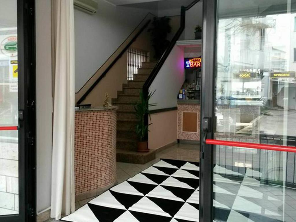 Hotel Laura リミニ エクステリア 写真
